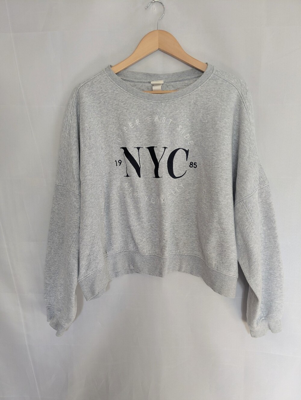 H&M LOGG Retro NYC Embroidered Cropped Sweatshirt Heather Grey Oversized XXL
